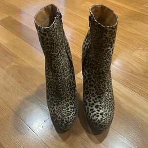 Just Fabulous leopard print faux suede stiletto high heel ankle boots size 9.